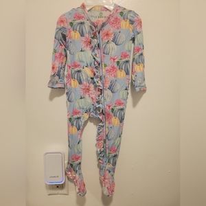 Little bum bums ruffled footies